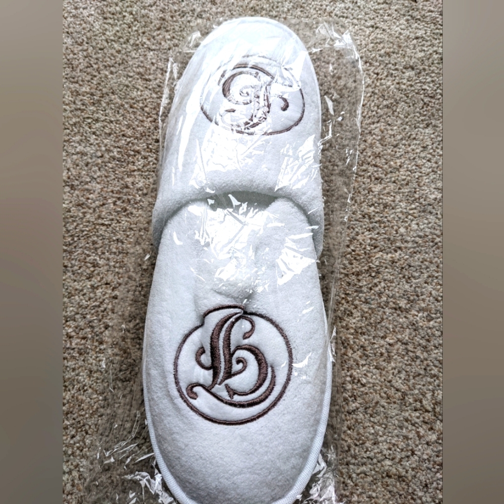 Brand New Grand Floridian Resort Terry Cloth White Slippers Embroidered GF
